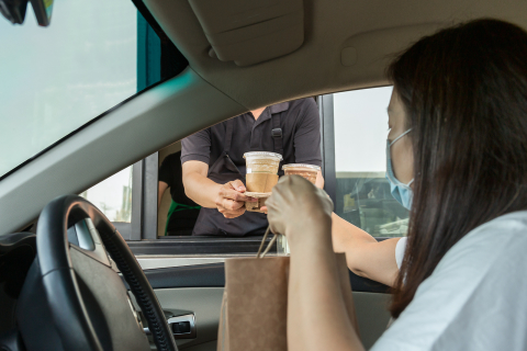 Prefeitura de Curitiba libera drive thru para os restaurantes aos domingos