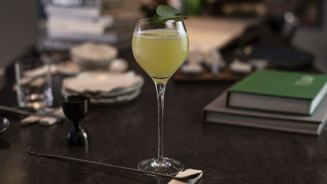  Drink Cecília: gin Amázzoni, abacaxi, rúcula, pepino e limão.