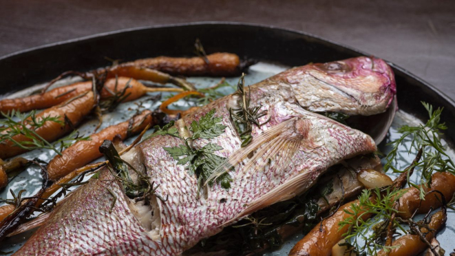 De sabores delicados, o pargo e a cenoura combinam muito bem e atiçam o paladar. 