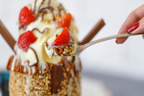 Rede de gelateria que faz sucesso com taças gigantes no Distrito Federal chega ao sul do Brasil