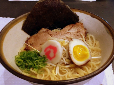 Uma portinha escondida e ressurge o Oishi Ramen Bar, com lamens incríveis