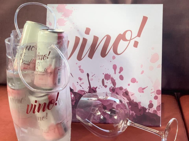 O espumante rosé em lata, da Vino!, custa R$ 16 e é entregue por delivery.