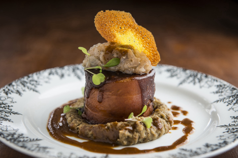 Chef que comandou os banquetes do Castelo do Batel abre restaurante com menu ousado