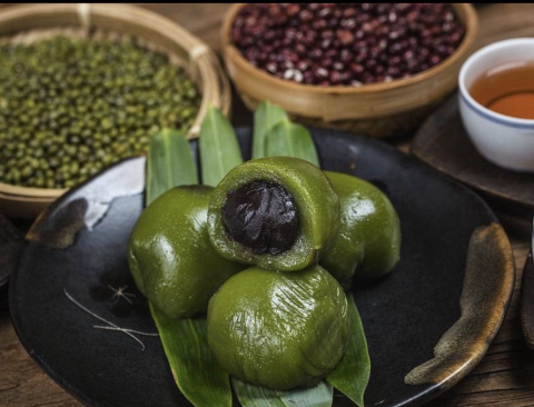 O verde refrescante atrai, vence! Boralá provar Qingtuan, o sabor da primavera