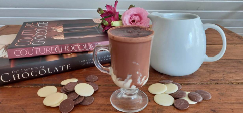 Aprenda uma receita de chocolate quente cremoso de dar água na boca