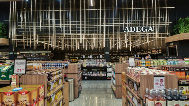 Adega em uma das lojas do Supermercado Festval. Foto: Divulgação. 