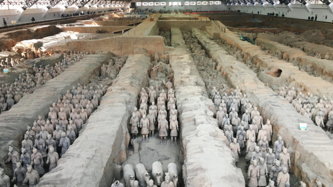 Muitos, logo que ouvem sobre a Xi án, rementem seus pensamentos e desejos a conhecerem um dos pontos turísticos mais famosos da China, os Guerreiros de Terracota