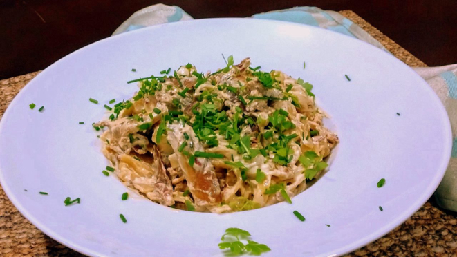 Tagilatelli com tiras de Porcini, presunto cru e creme de leite.