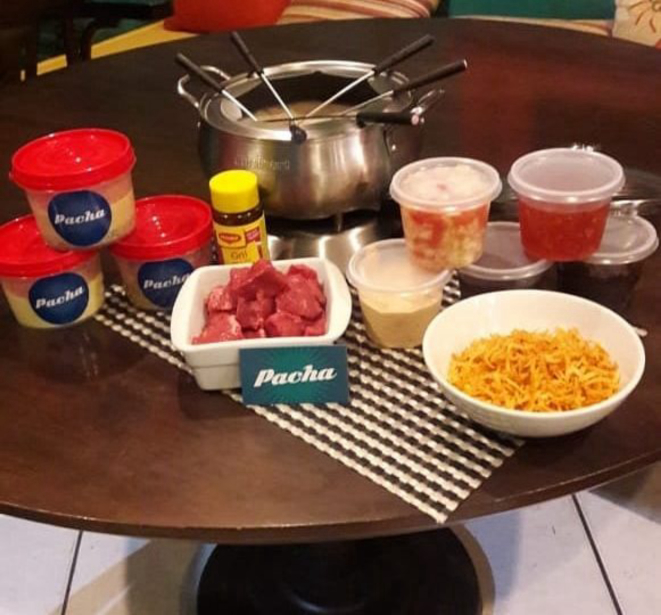 Tudo pronto para a entrega de fondue do Pachá. 