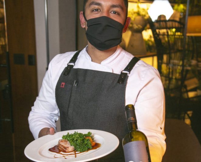 O chef Luan Honorato foi quem concebeu o cardápio para harmonizar com os vinhos gregos. 