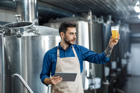 Escola promove cursos à distância para gestão e qualidade de cervejarias