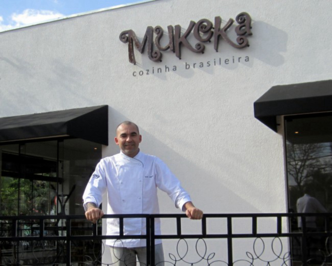 Chef Ivan Lopes, brilhando à frente de seu restaurante Mukeka, já faz oito anos. 