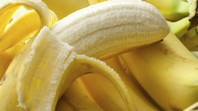 A banana-da-terra deve ser consumida aquecida. 