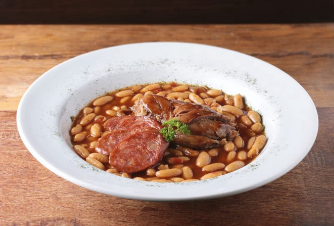 Cassoulet, o clássico prato da culinária francesa, integra o cardápio do próximo jantar harmonizado do L'Épicerie. 