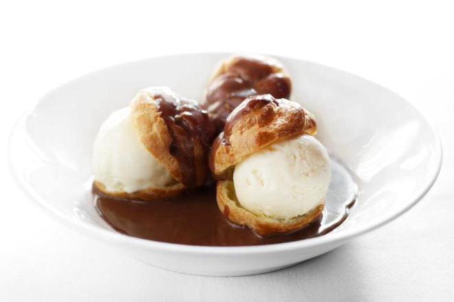 Profiteroles, a sobremesa.