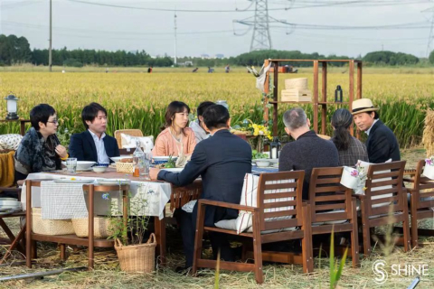 À mesa, mais que saborosos pratos, esperança para muitas famílias do campo