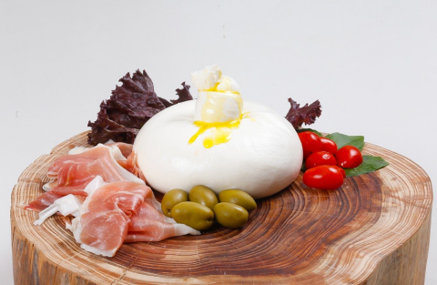 Marca especializada em burrata que faz sucesso em Curitiba inaugura loja em Santa Catarina