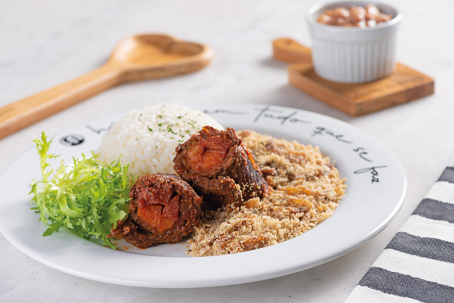 Na receita de família do restaurante Cozinha da Vó Lena, o buquê de temperos é usado para incrementar o sabor do molho.