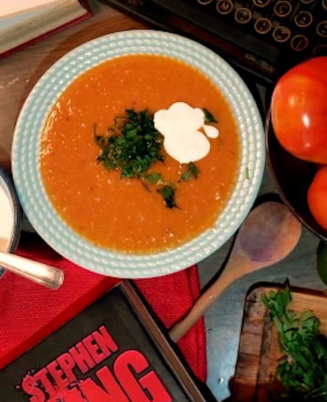 Sopa de tomate do livro O Iluminado de Stephen King.