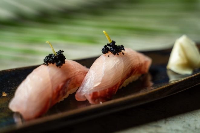 As cobiçadas ovas do peixe são produzidas artesanalmente na região. 