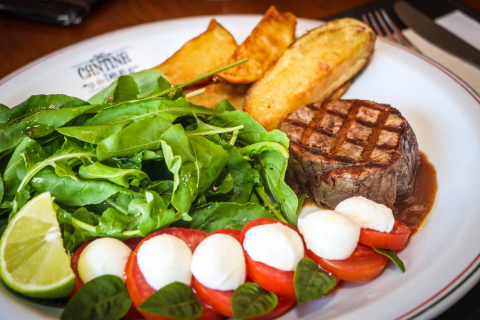 Cantina do Délio lança saladas, para acompanhar mignon ou salmão