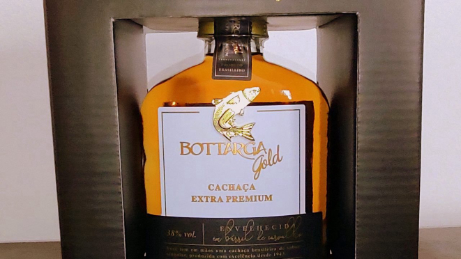 Cachaça Bottarga Gold Extra Premium - 18 anos em barril de carvalho francês. 