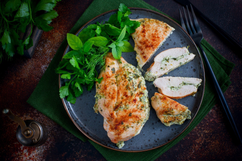 Frango suculento recheado com ricota e espinafre? Aprenda a fazer!