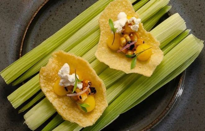 A palha compõe a estética do snack feito com várias versões do milho. Foto: Reprodução/Instagram