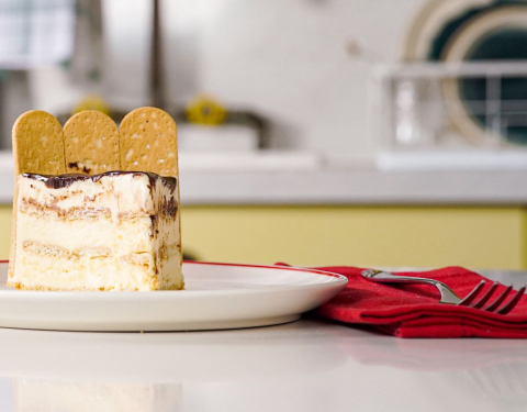 Pensando na sobremesa do fim de semana? Vai de torta de biscoito e sorvete