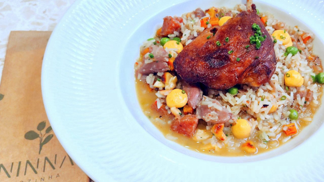 Arroz caldoso de pato confit e castanhas. 