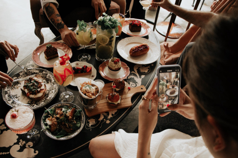 Já com planos de acordar tarde no fim de semana? Veja locais que servem brunch