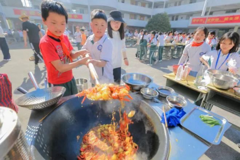 Na China, no novo currículo escolar, a garotada vai aprender a cozinhar