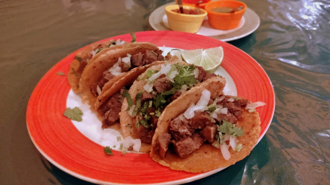 Tacos língua - a língua bovina macia, com temperos adequados e provocantes. 