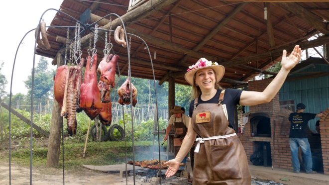 Rosane Radeck, energia pura, para organizar festas concorridas no restaurante Girassol. 