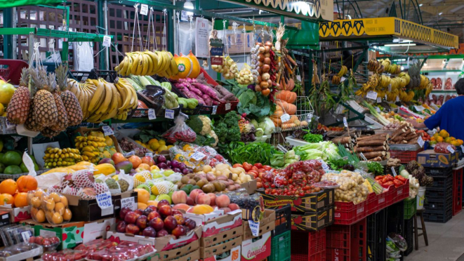 Mercado Municipal chega aos 64 anos carregado de sabores e histórias. 