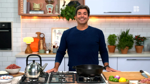 Felipe Bronze estreia série com dicas para facilitar a vida na cozinha