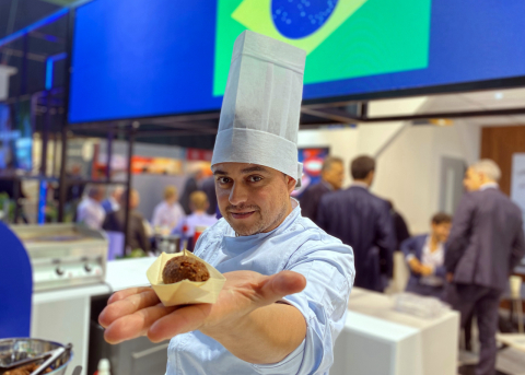 Chef curitibano é destaque em feira mundial de alimentação em Paris