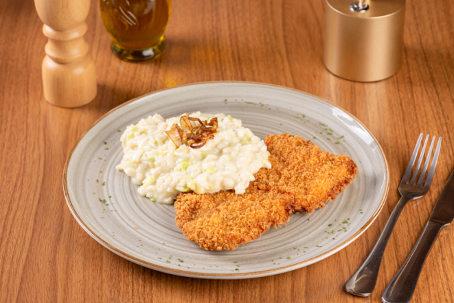 Porcoletta, milanesa de mignon suíno com risoto de alho-poró, do Scavollo.