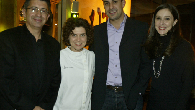 Raphael Zanette com os então sócios Hussein Zraik e Isabela Freiberger, escoltando a chef Flavia Quaresma, que veio para um jantar especial, em 2007. 