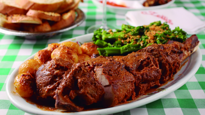 A perna de cabrito assada, do Lellis Trattoria, destaca-se pelo sabor acentuado da carne.