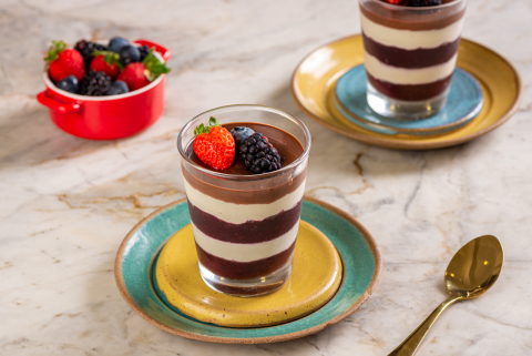 Verrine de frutas vermelhas, uma sobremesa em camadas para o verão