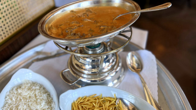 O Strogonoff de filet do Ile de France como chega à mesa. O arroz é um componente brasileiro, que surpreendeu os russos. 