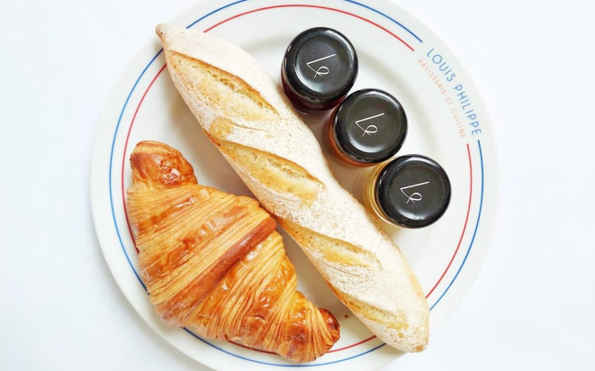 Croissant e baguete da  Louis Philippe Pâtisserie et Cuisine . Foto: divulgação.
