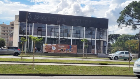 Tradicional fábrica de doces e chocolates abre mega loja em Curitiba