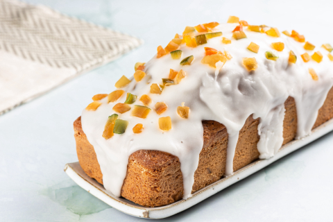 Bolo de frutas cristalizadas. Fácil de fazer, o difícil é conseguir parar de comer