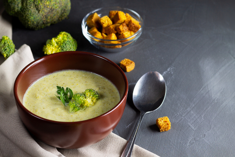 Dias frios, paladar quente: saiba como fazer caldos e sopas perfeitos