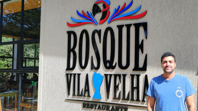 Bruno Montes, o proprietário da da churrascaria Restaurante Bosque Vila Velha. 