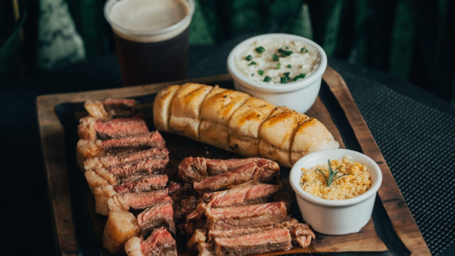 Balta Bar conta com preparos em parrilla no cardápio.