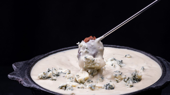 Fondue de queijo gorgonzola do Indaiá.