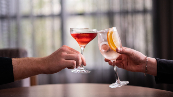 Novos drinks do Five lounge, preparados com licores Paragon.